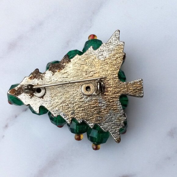 Christmas Tree Brooch Faceted Green Beads w Red Toppers 1960s - Picture 6 of 11